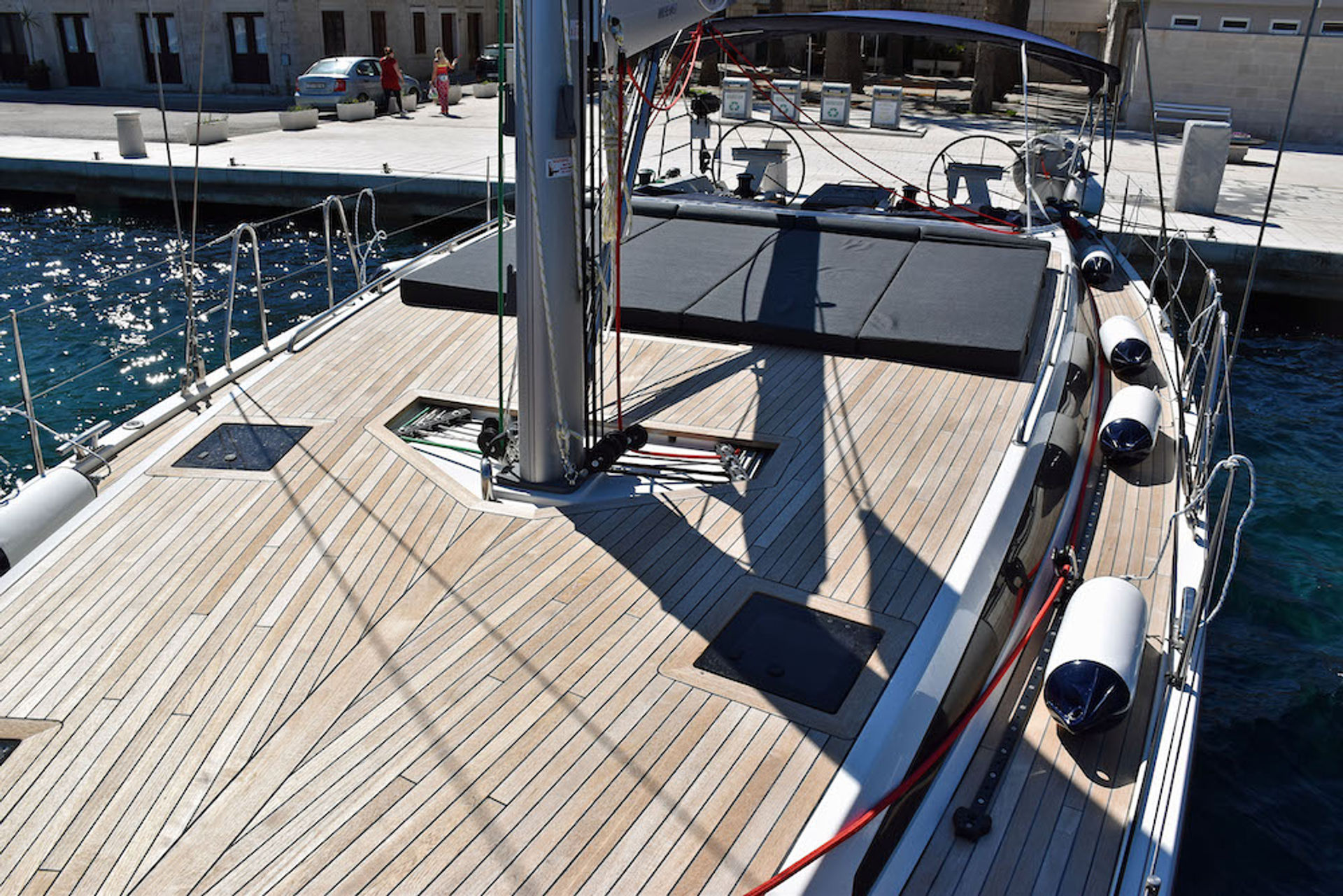 nausys-10291903-600853-n2_K50Rosso_deck.jpg