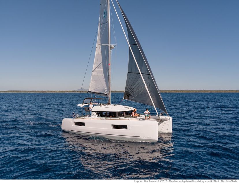 Lagoon 40 Sailor Moon