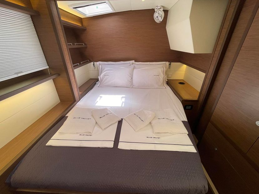 Lagoon 52 Blue Velvet