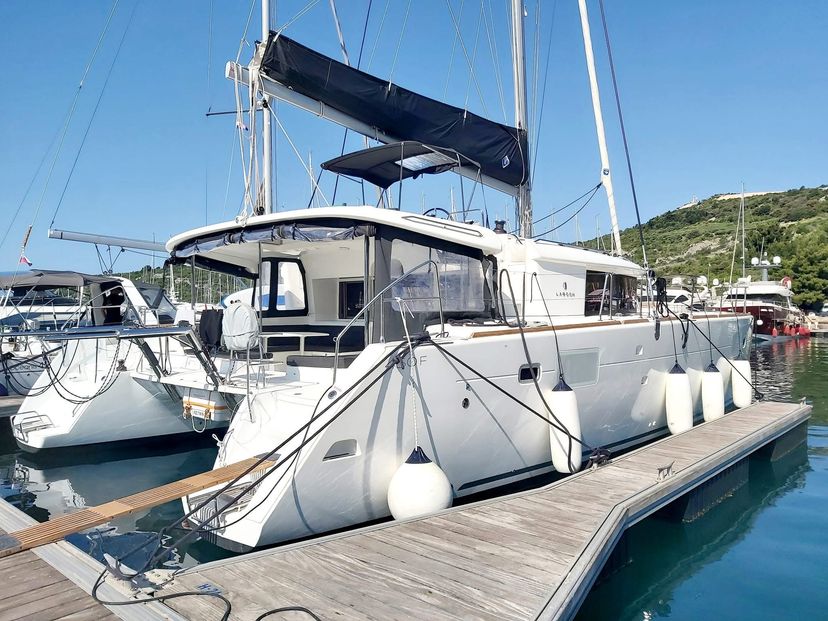 Lagoon 45 Red Twin