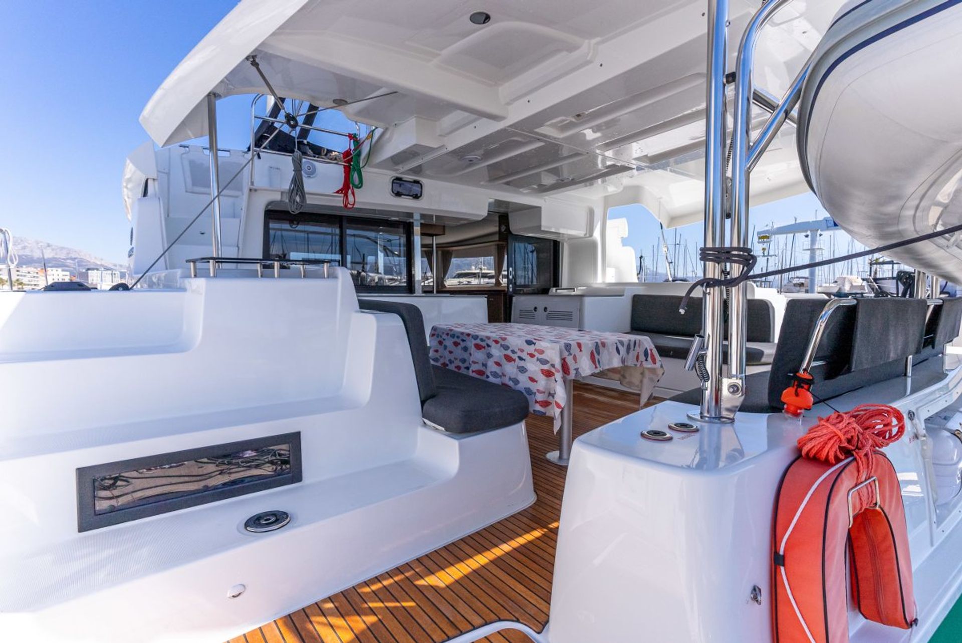 nausys-11369665-100554-Lagoon 46 - Queen Nika - 2020 - cockpit.jpg