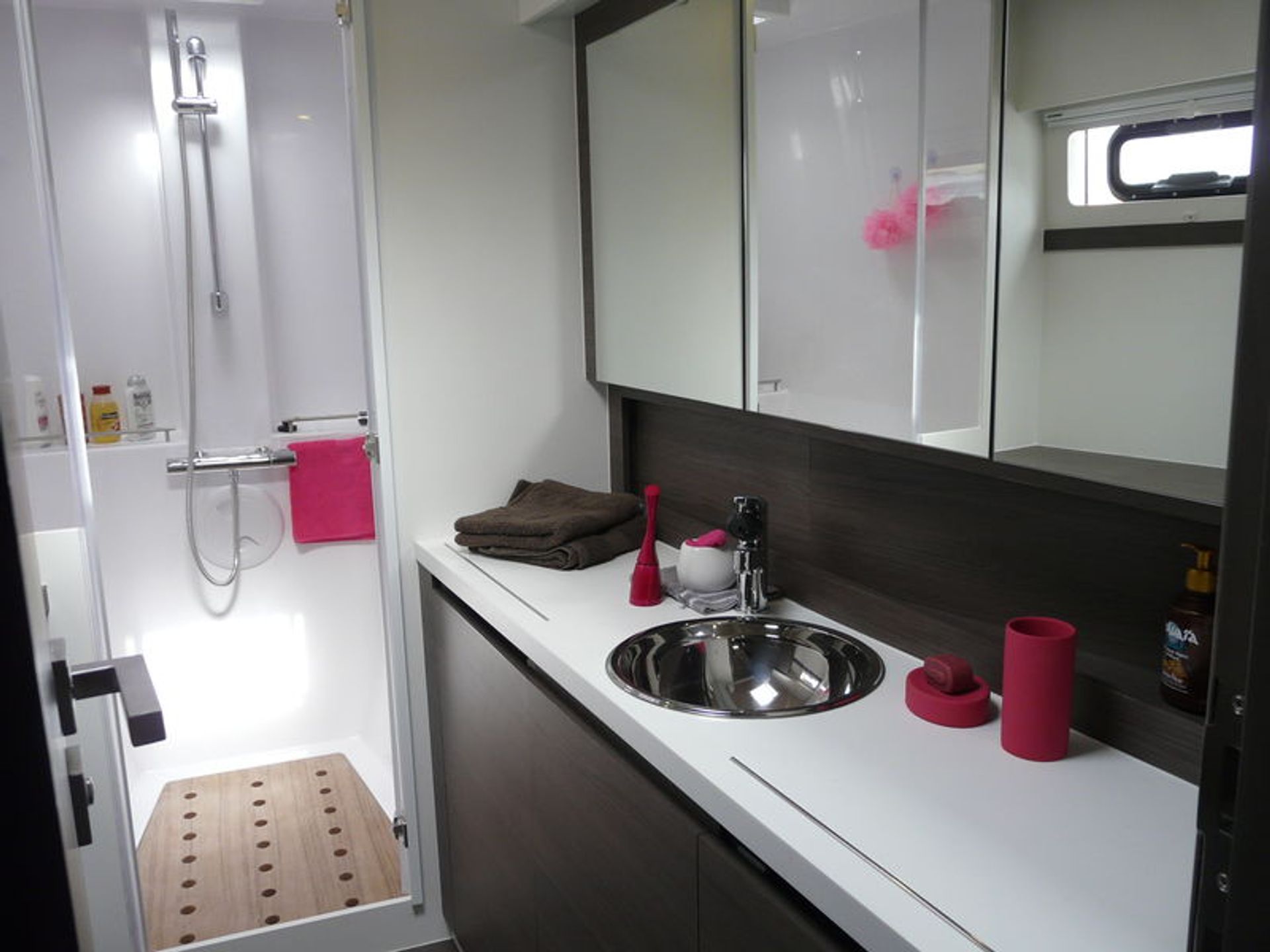 nausys-12430130-9870890-w.JPG