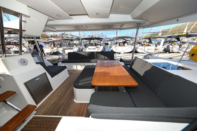 Fountaine Pajot 42 Macho