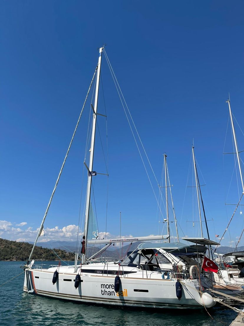 Jeanneau 43 Toya