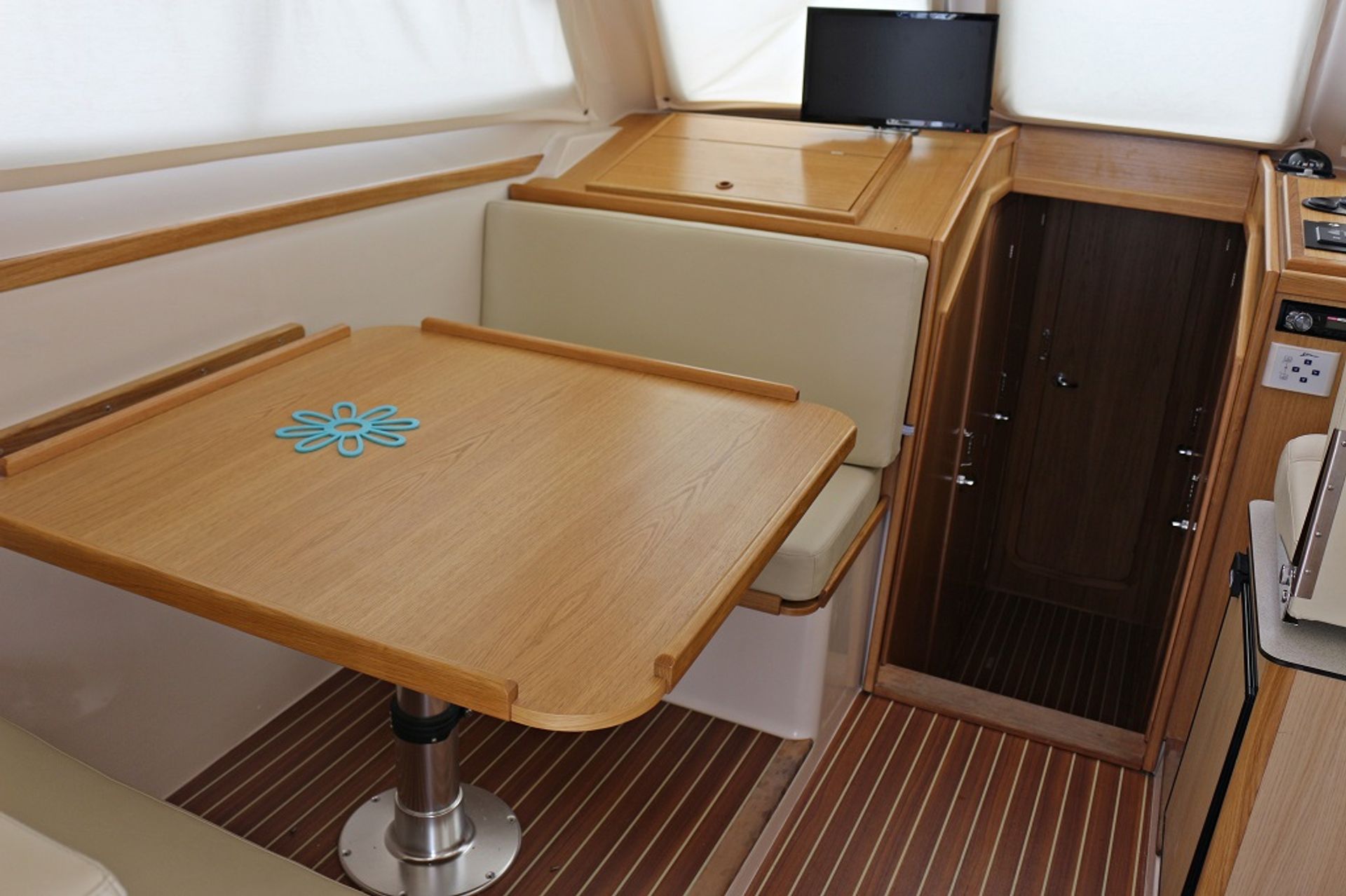 nausys-1291108-482145-p.JPG