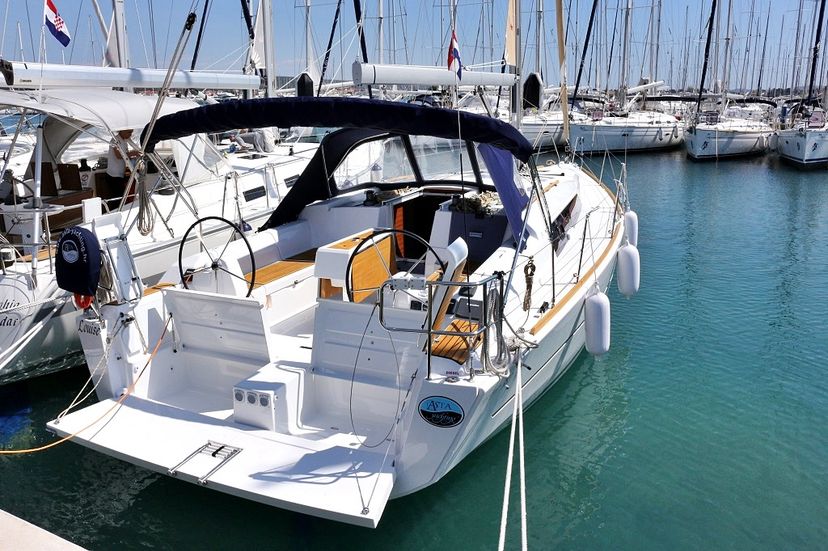 Dufour Yachts 38 Louise