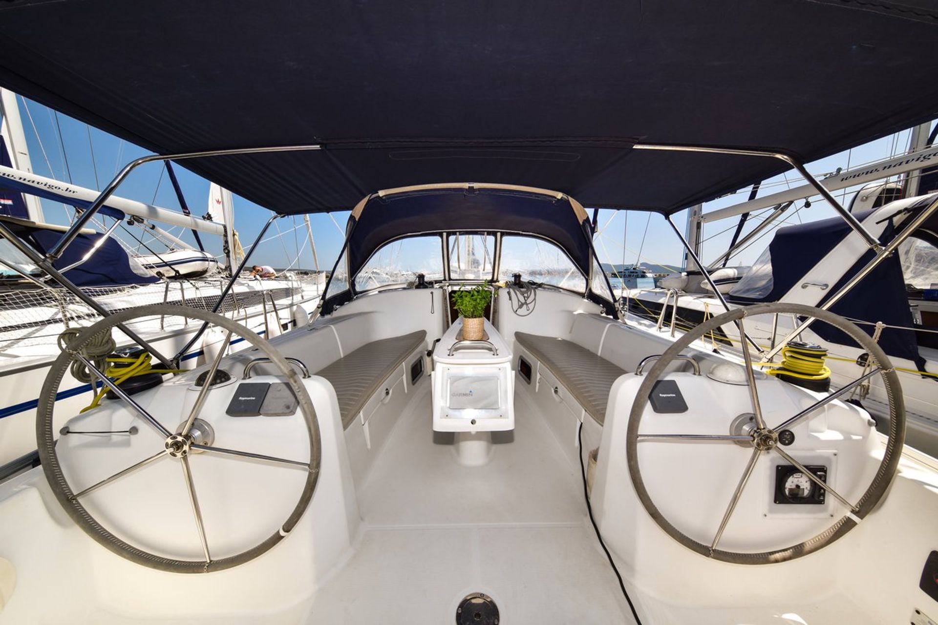 nausys-1295185-1294496-n2.jpg