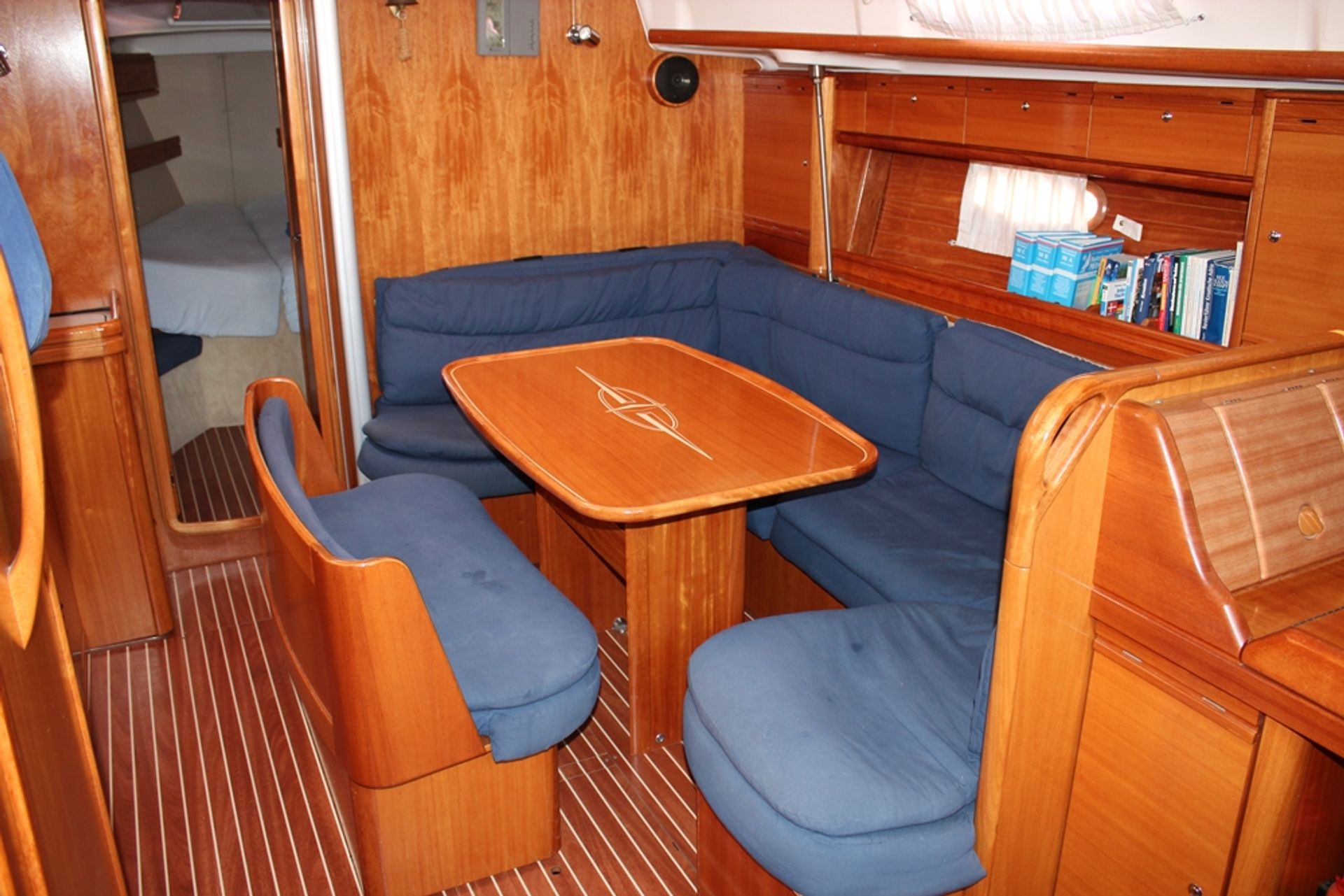nausys-1295314-1294927-p.jpg