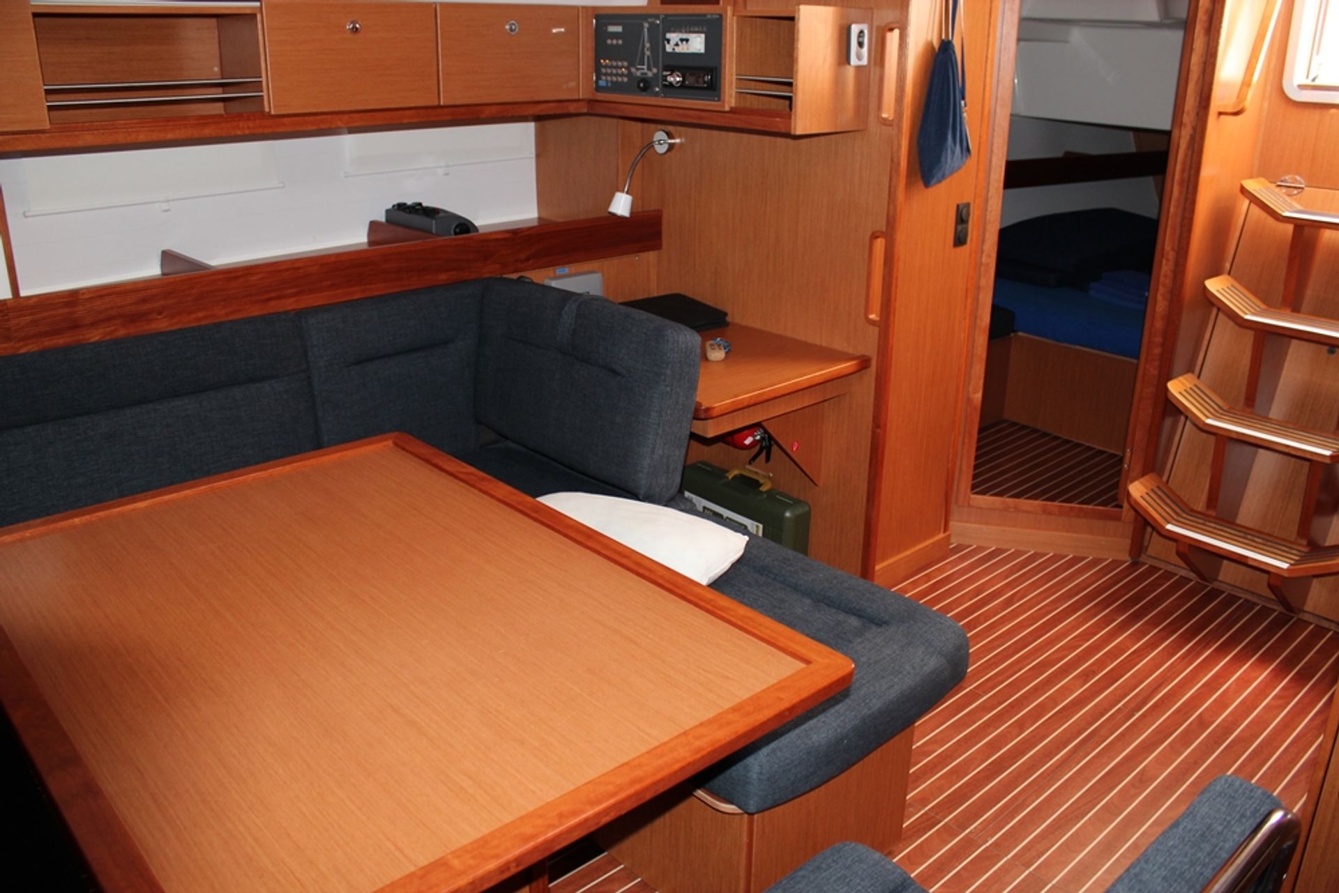 nausys-1295601-1294927-p.JPG