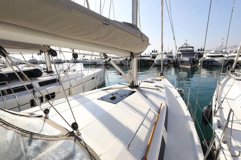 Hanse Yachts 41 take a break