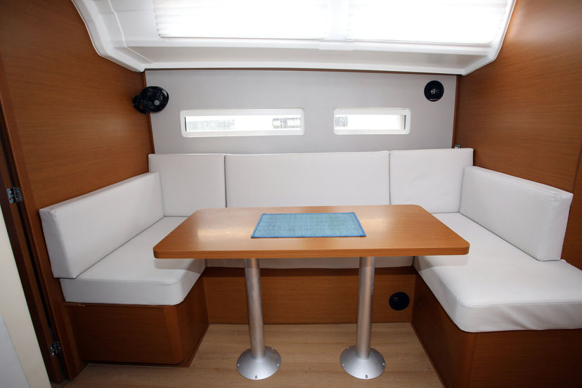 Jeanneau 410 Deba