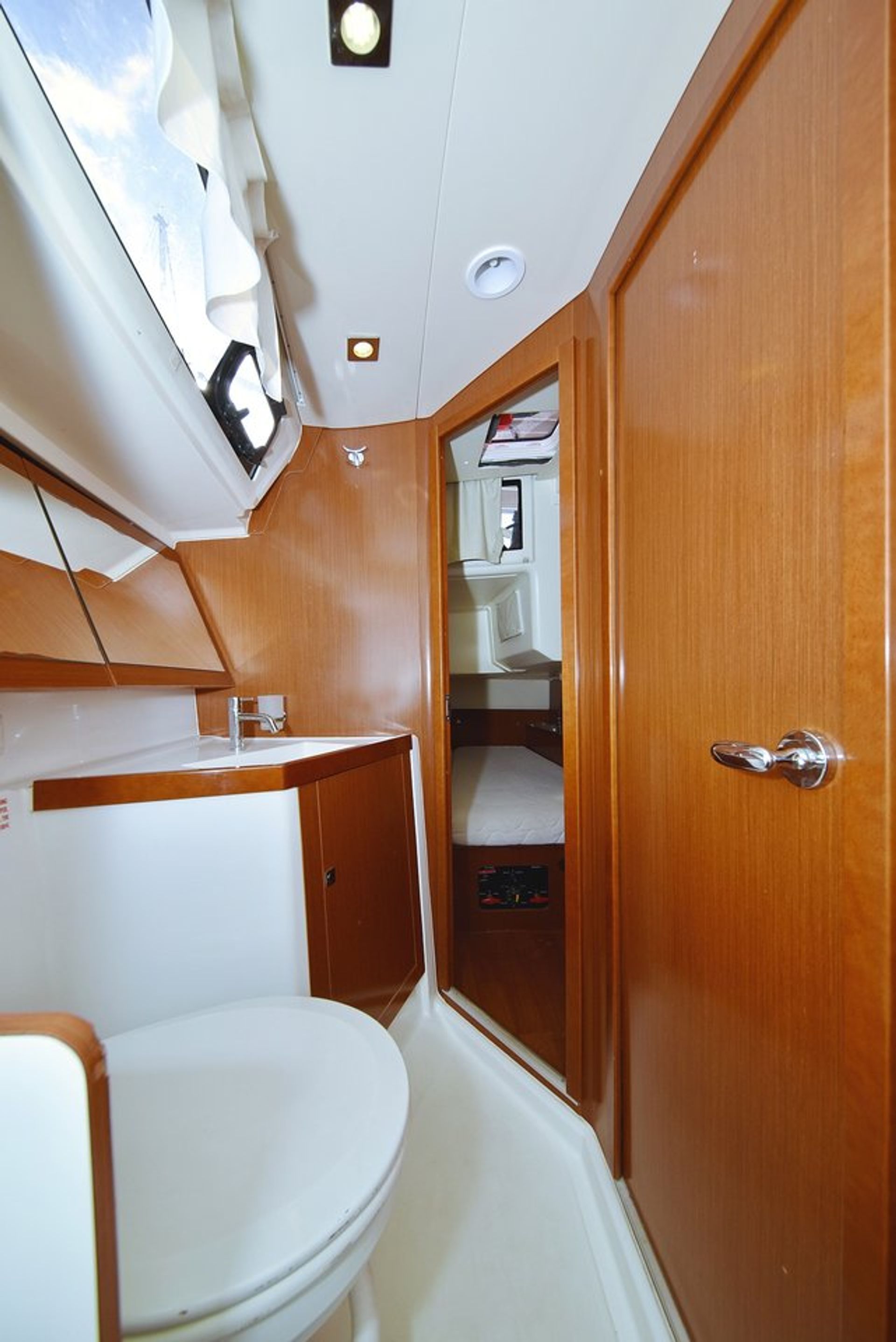 nausys-1355156-613389-w.jpg