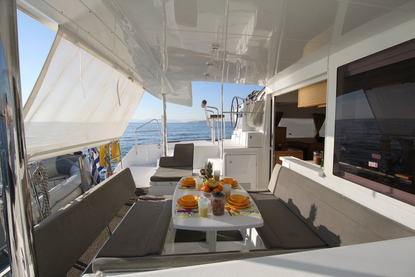 Lagoon 40 Sailing Blue 4