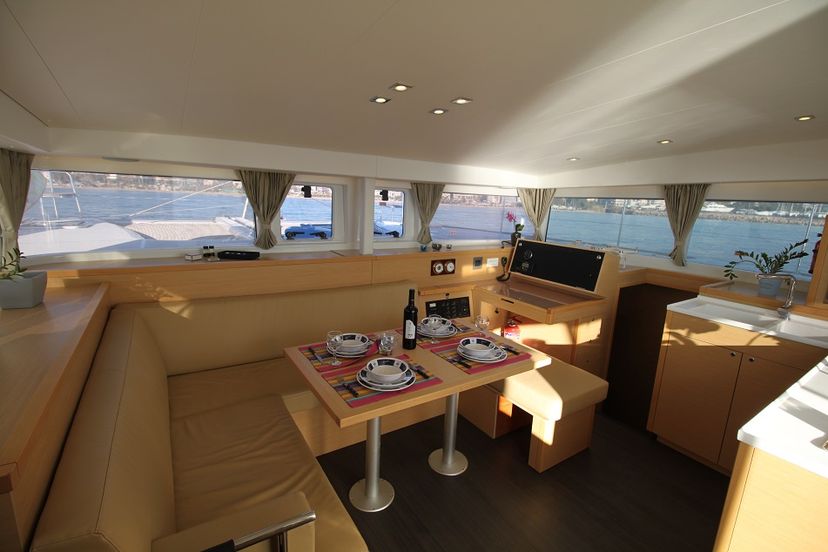 Lagoon 40 Sailing Blue 4