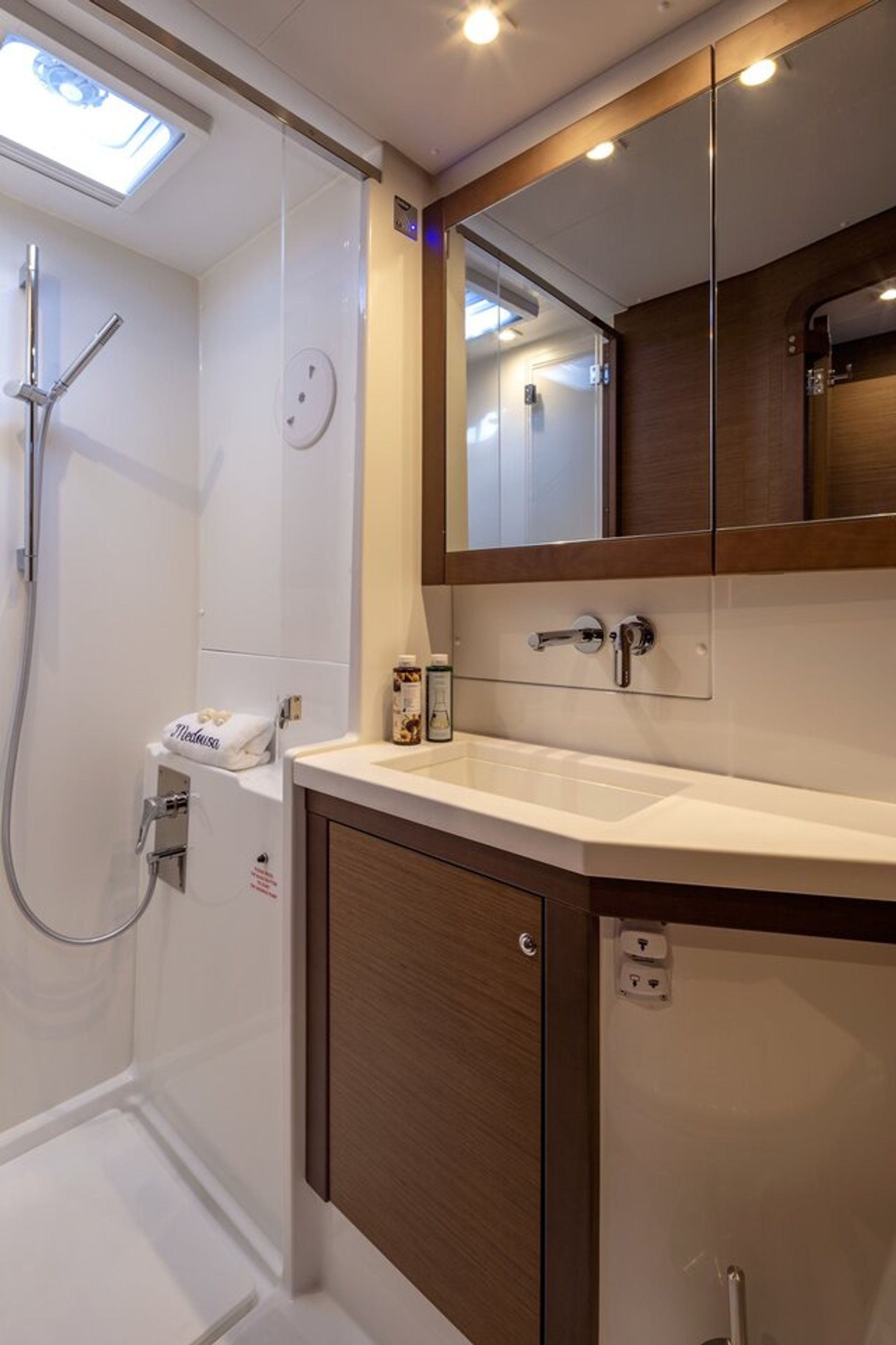 nausys-13654635-11254470-w3.jpg