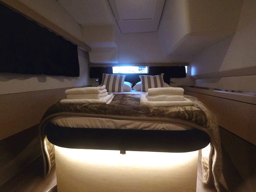 Fountaine Pajot 40 E-Varka