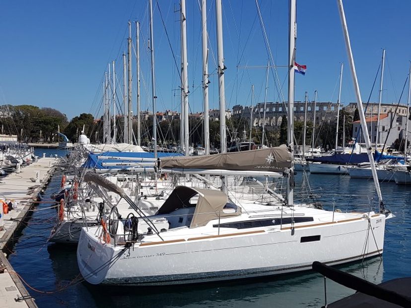 Jeanneau 49 Romana