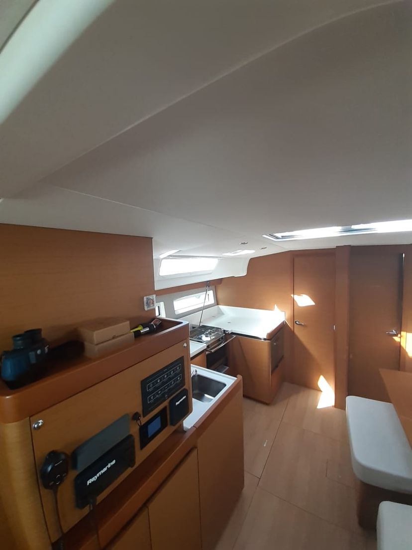 Jeanneau 49 White Pearl