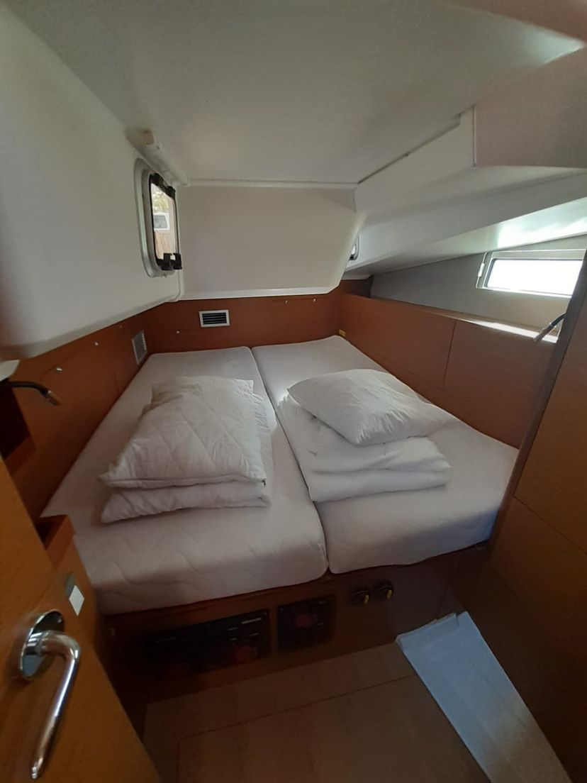 Jeanneau 49 White Pearl