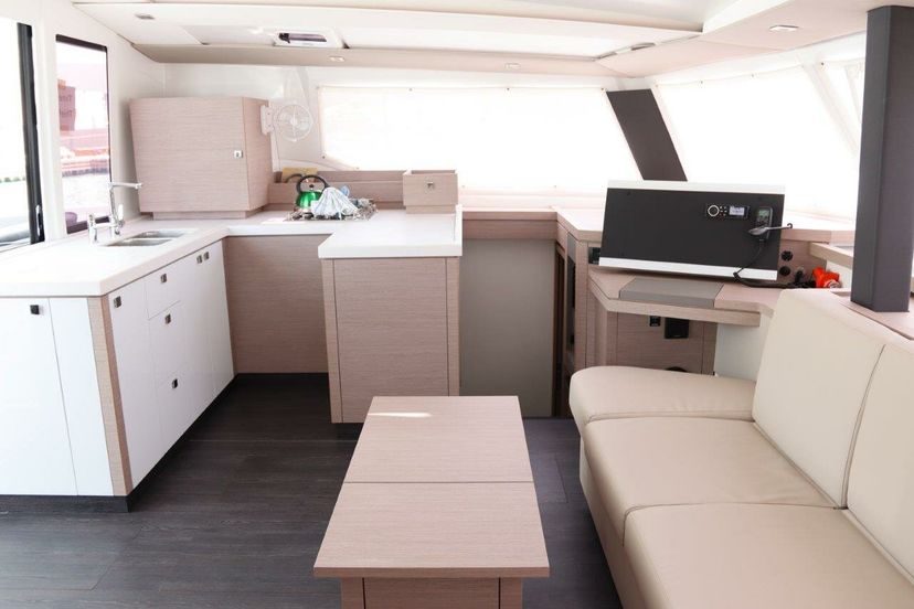 Fountaine Pajot 42 Time Thief