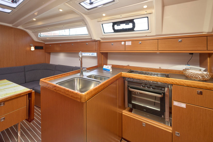 Bavaria Yachtbau 37 Toni
