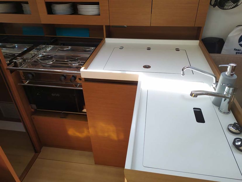 Jeanneau 38 Bright Elli