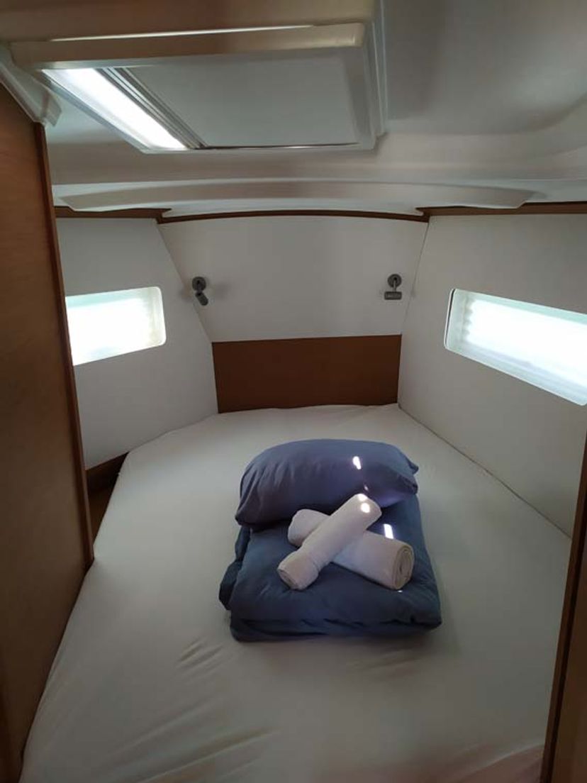Jeanneau 38 Bright Elli