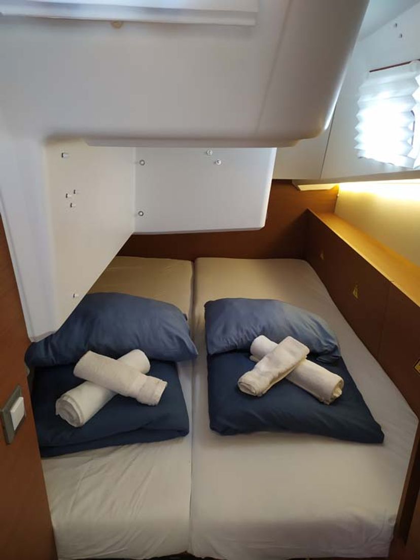 Jeanneau 38 Bright Elli