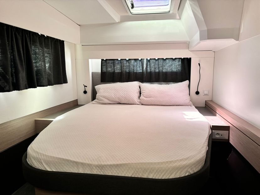 Fountaine Pajot 42 Timeless Planet