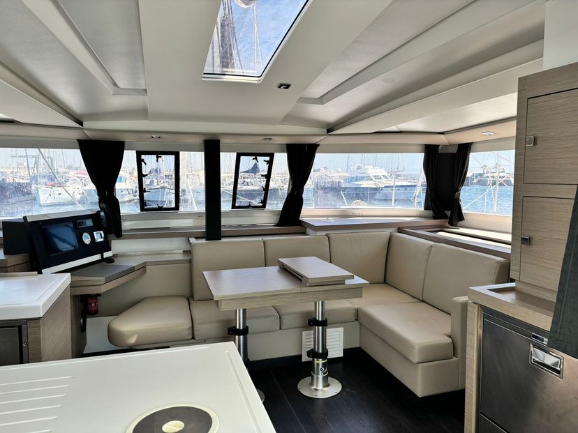 Fountaine Pajot 42 Timeless Planet