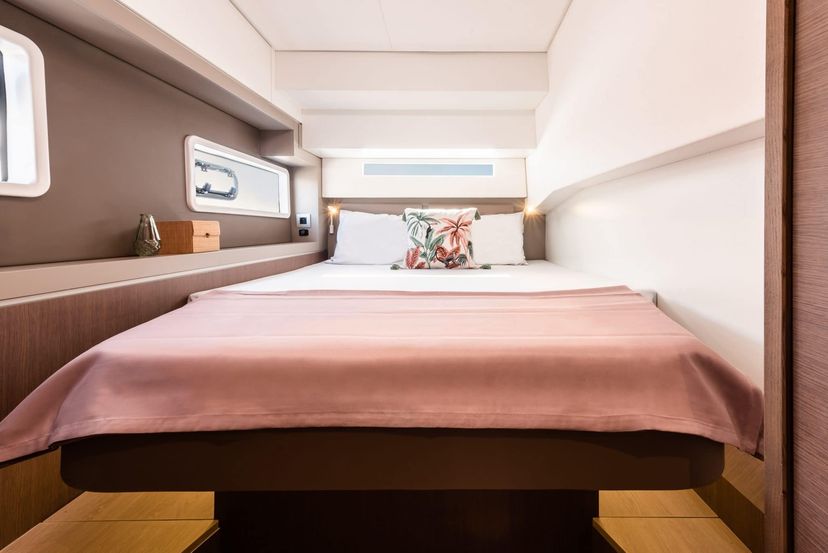 Catana 4.2 Persona Grata