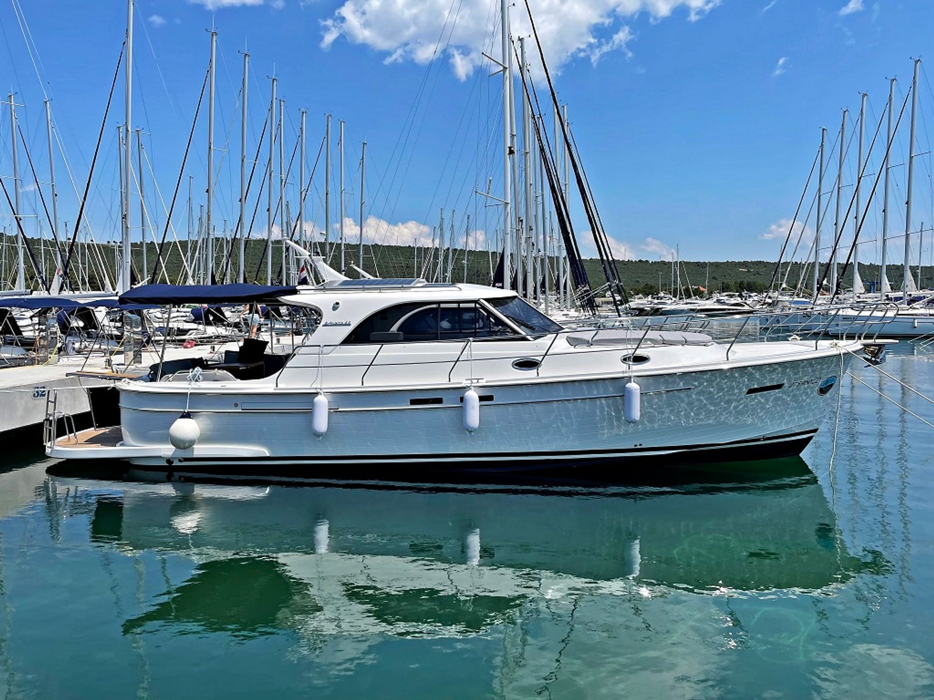 nausys-23497511-482145-main.jpg
