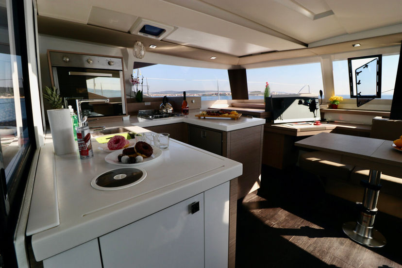 Fountaine Pajot 42 Mouse