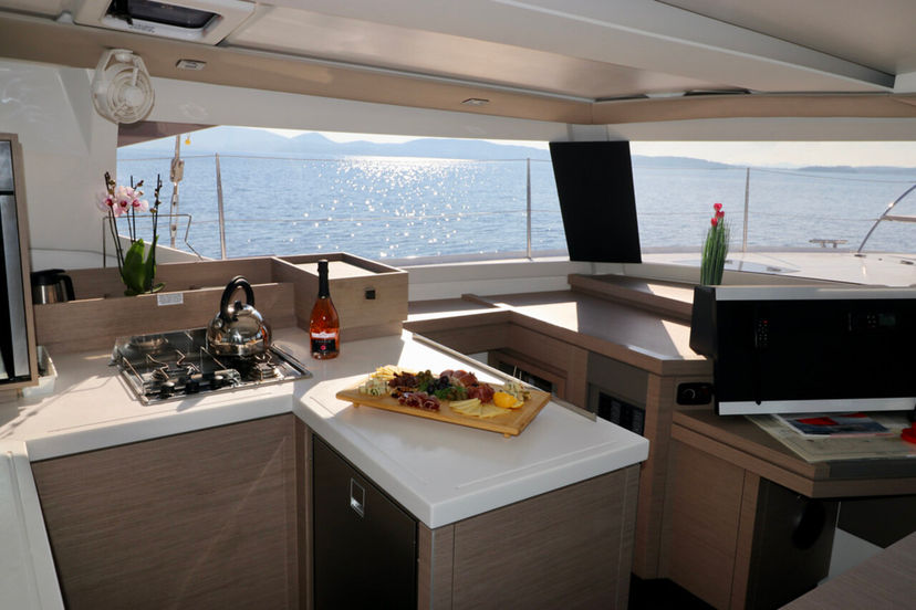 Fountaine Pajot 42 Mouse