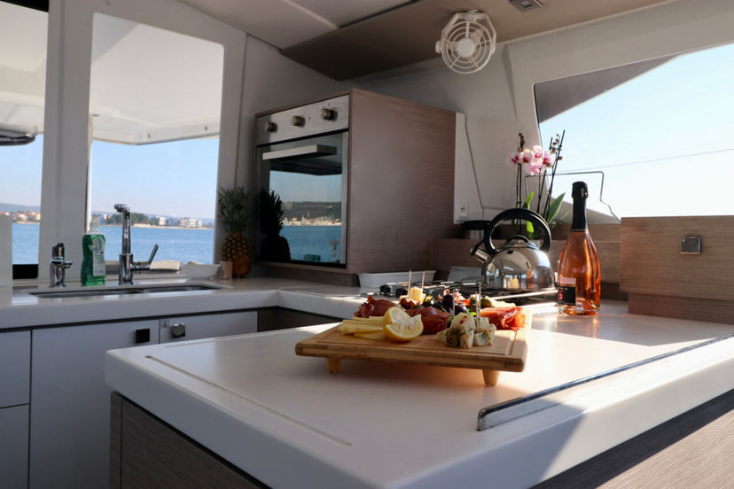 Fountaine Pajot 42 Mouse