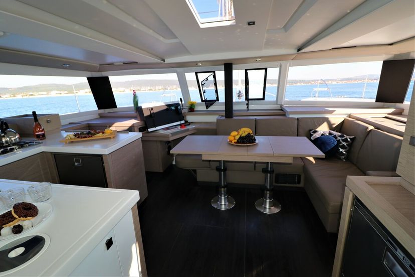 Fountaine Pajot 42 Mouse