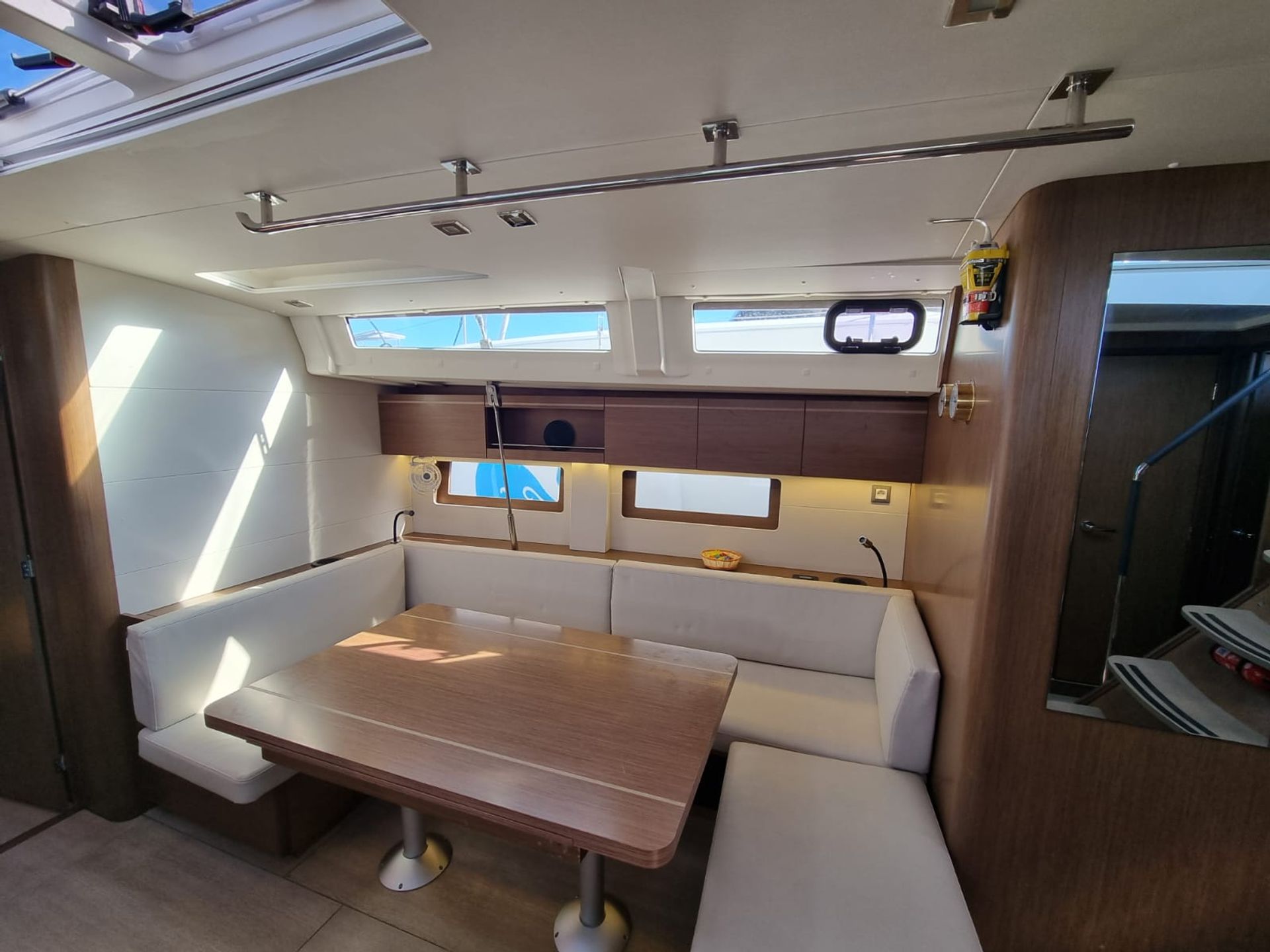 nausys-23549370-565572-p.jpg