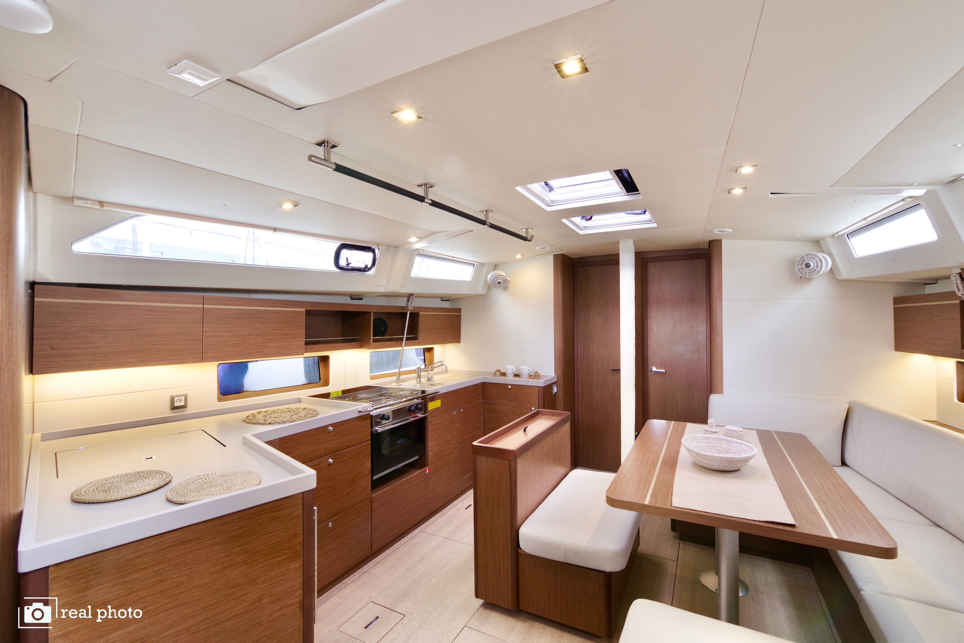 nausys-23573192-482157-p.jpg