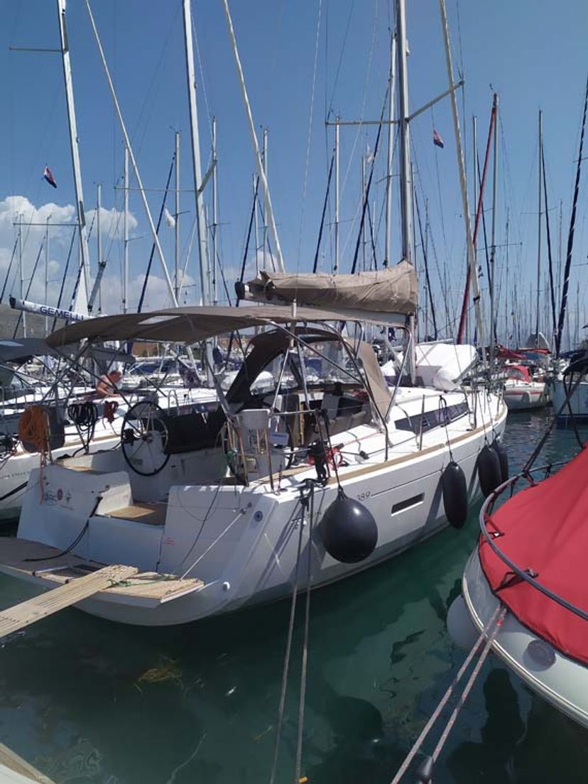 Jeanneau 38 živjelli