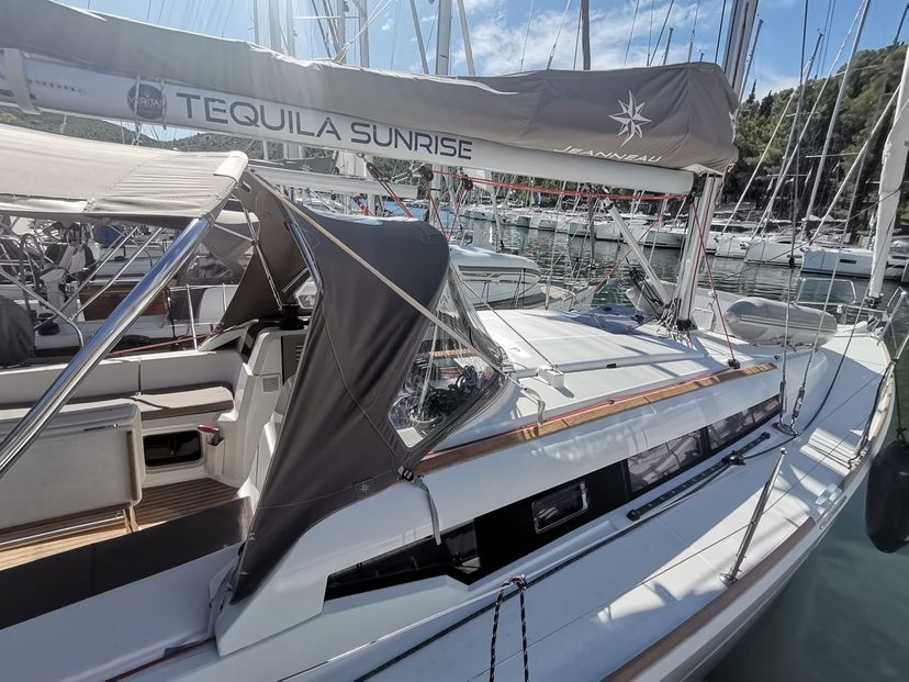 Jeanneau 38 Tequila Sunrise