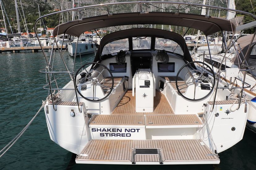 Jeanneau 410 Shaken Not Stirred