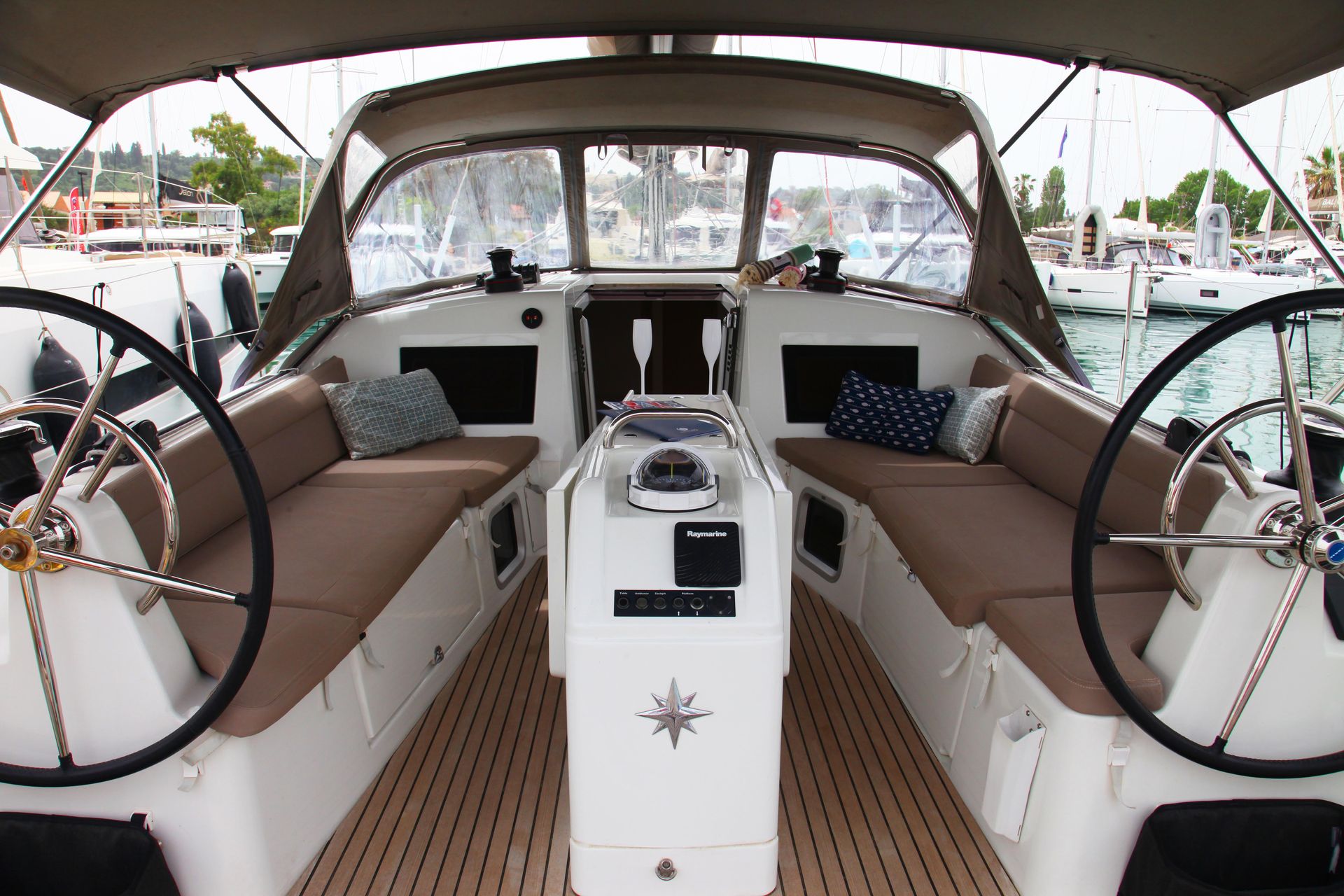 nausys-23966780-23362337-N1.JPG