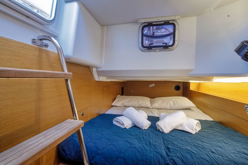 Jeanneau 47 Discovery Blue