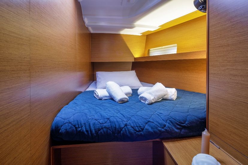 Jeanneau 47 Discovery Blue