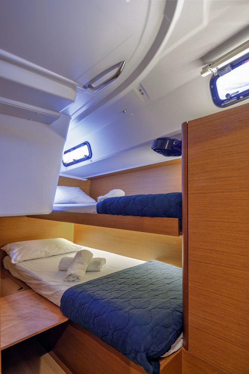 Jeanneau 47 Discovery Blue