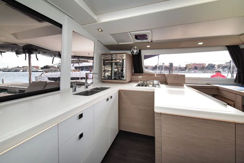 Fountaine Pajot 42 PRESTIGE