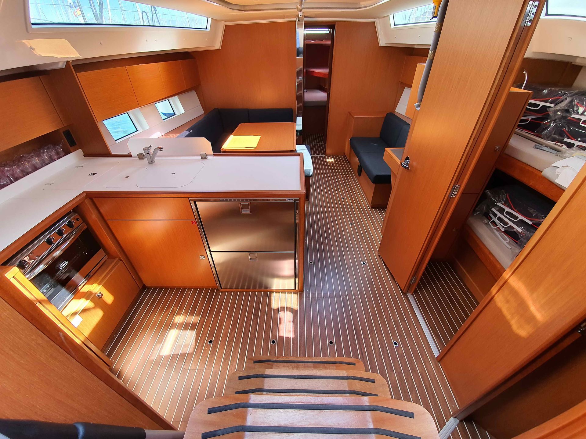 nausys-23976948-23970693-5294-int-pic-04-0.jpg