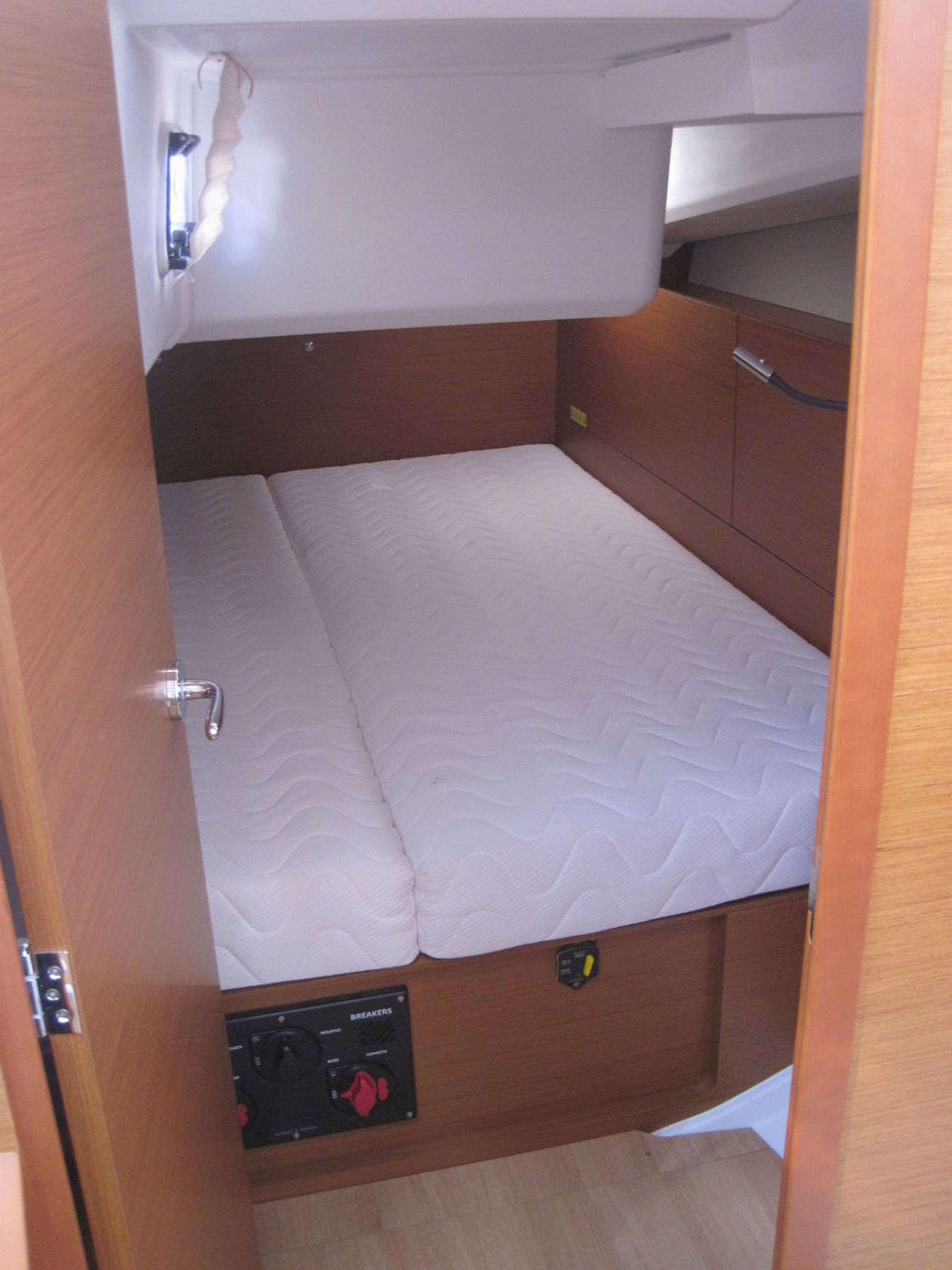 nausys-24023593-23970693-4167-int-pic-06-0.jpg