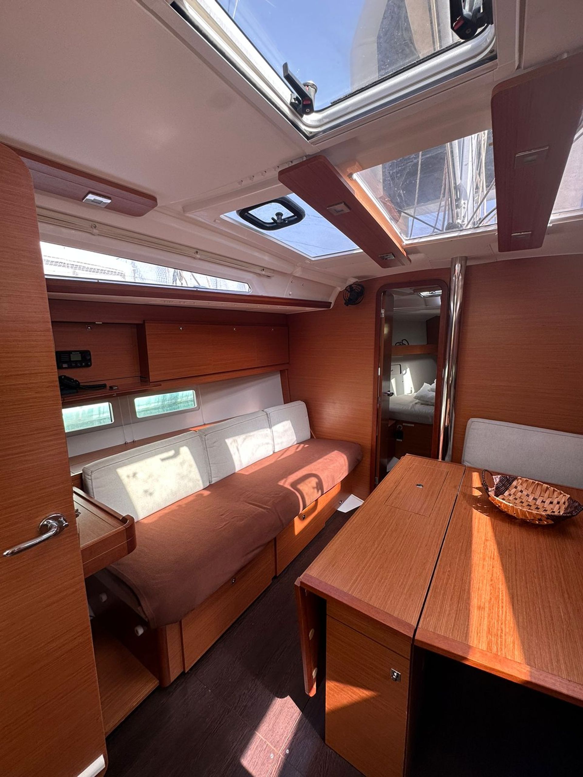nausys-24032793-23970693-4273-int-pic-02-1.jpg