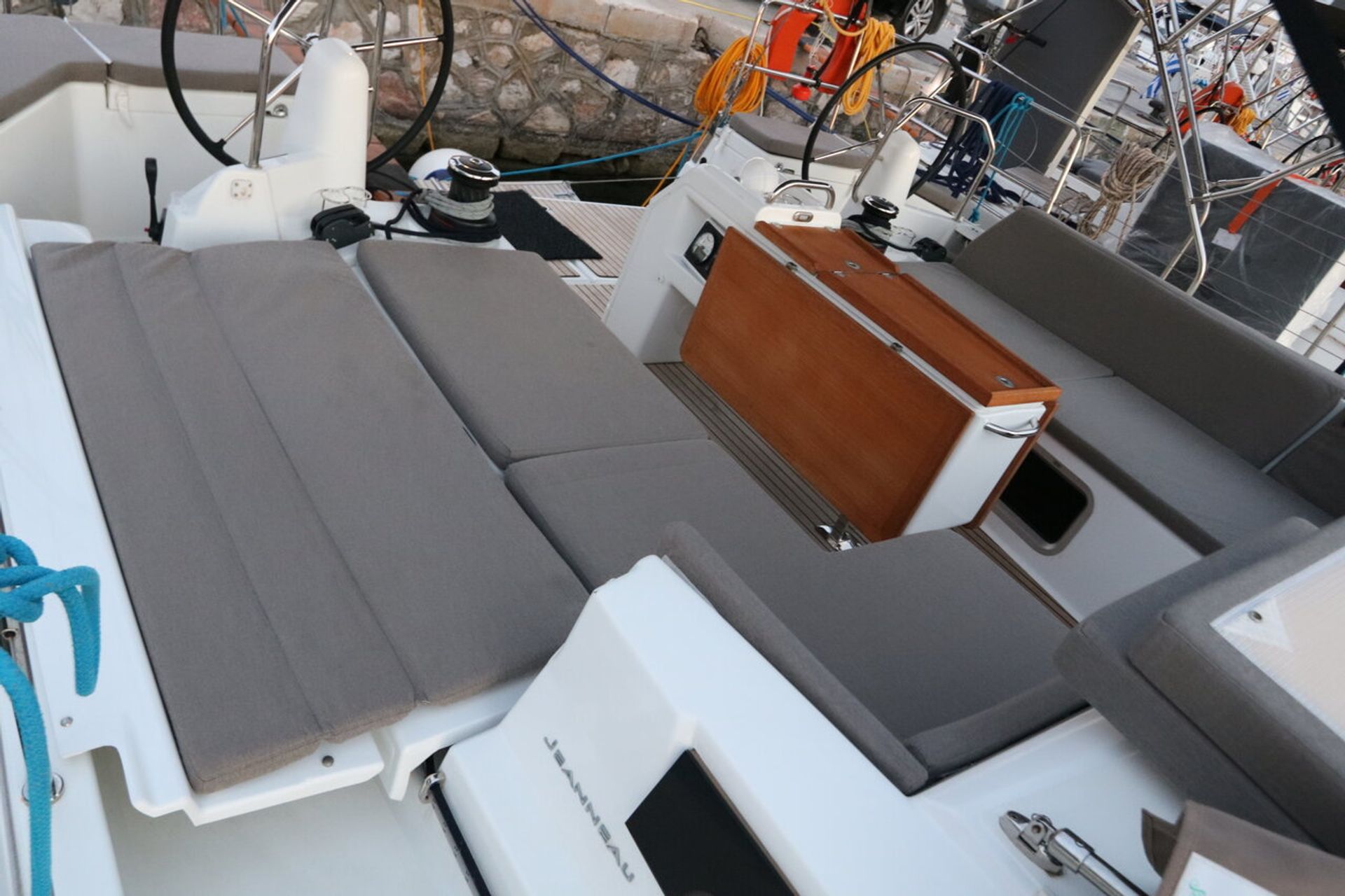 nausys-25247087-565572-n4.jpg